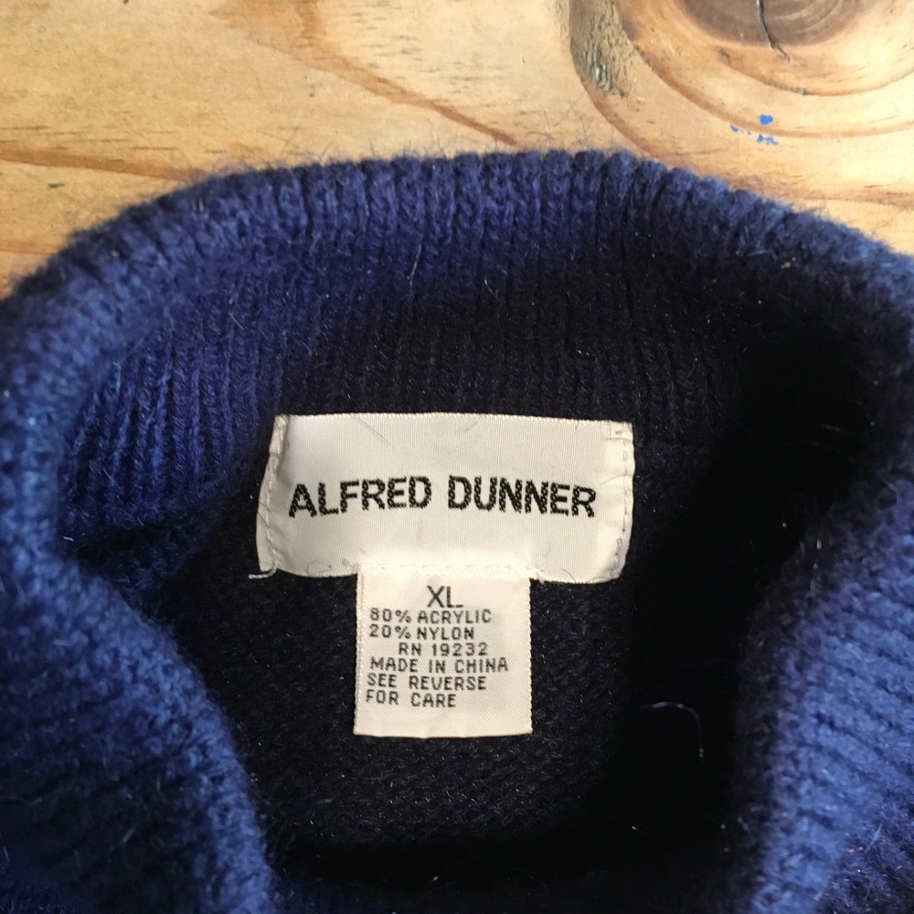 VINTAGE Alfred Dunner Cottagecore
 Navy Blue Embroidered Floral Sweater - Picture 5 of 13
